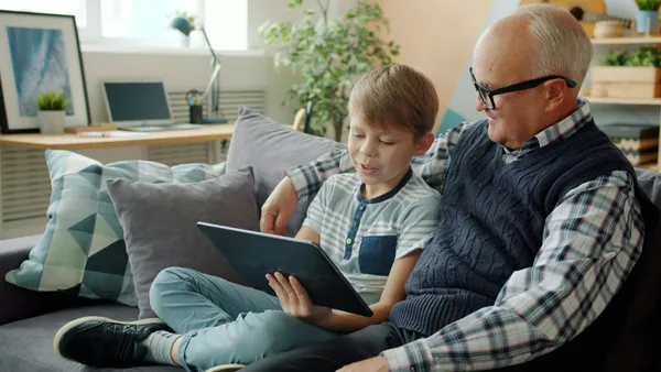 Les meilleures applications pour envoyer des photos à un parent âgé (2026)